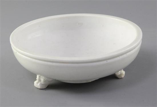 A Chinese Dehua blanc-de-chine tripod censer, 16th / 17th century, diameter 15cm